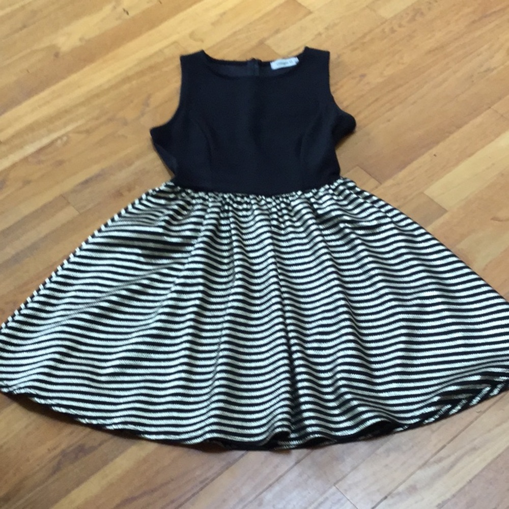 Black and gold sleeveless dress